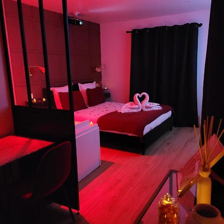 Nuit D'Evasion Love Room Avec Baignoire Balneotherapie تولون المظهر الخارجي الصورة