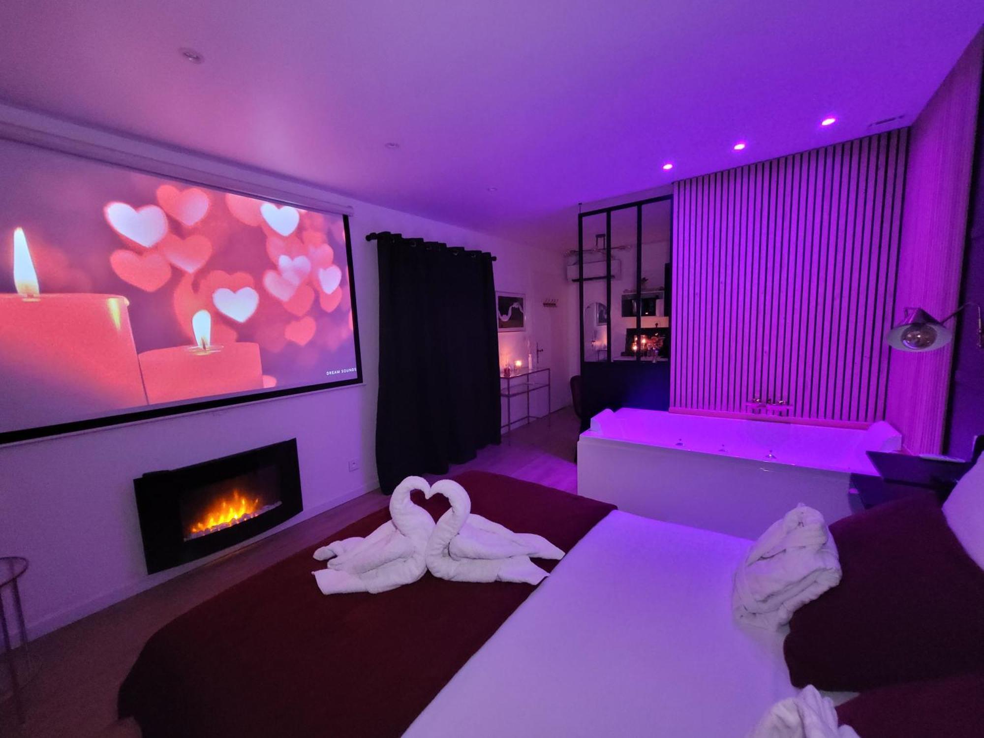 Nuit D'Evasion Love Room Avec Baignoire Balneotherapie تولون المظهر الخارجي الصورة
