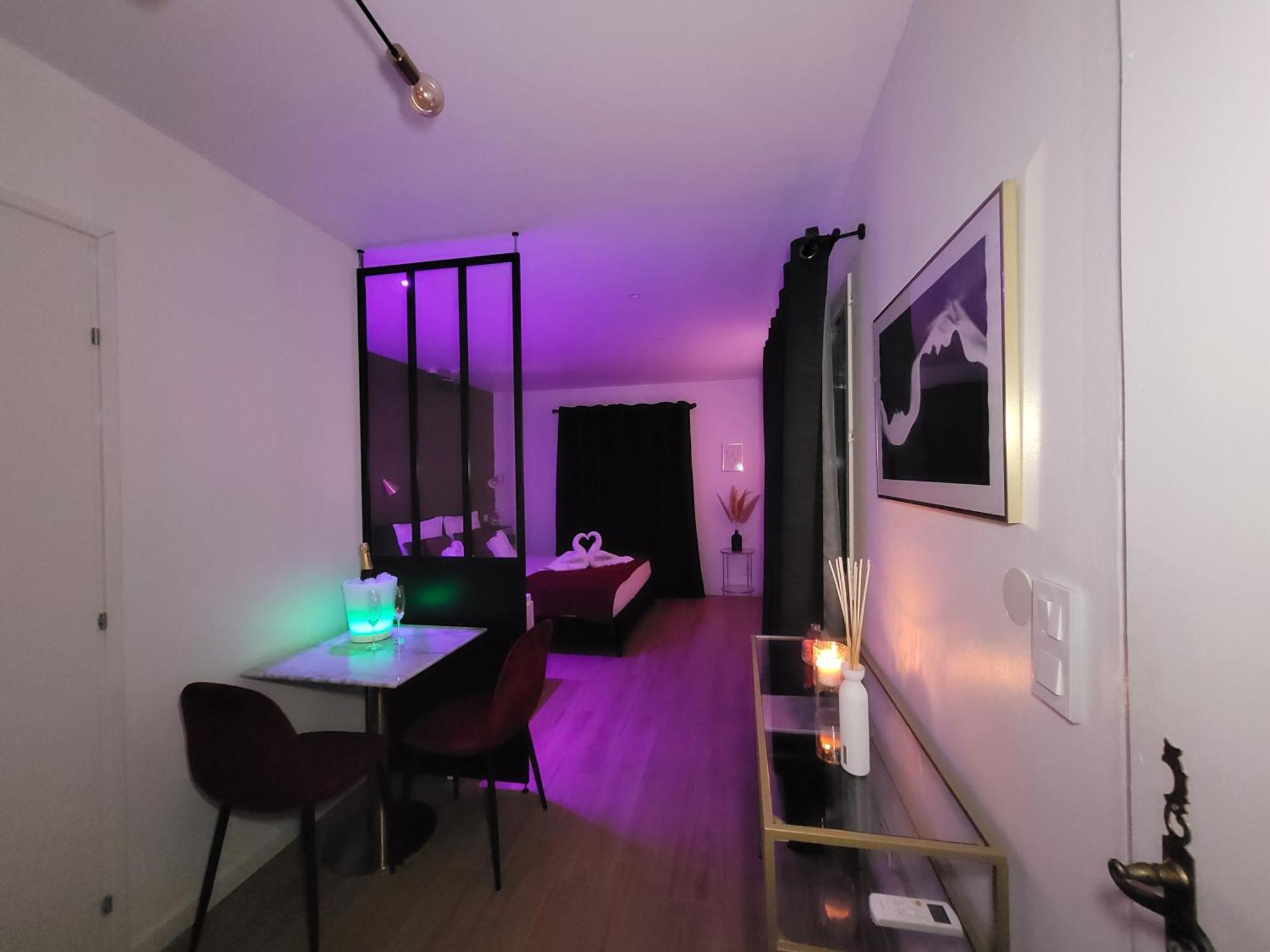Nuit D'Evasion Love Room Avec Baignoire Balneotherapie تولون المظهر الخارجي الصورة