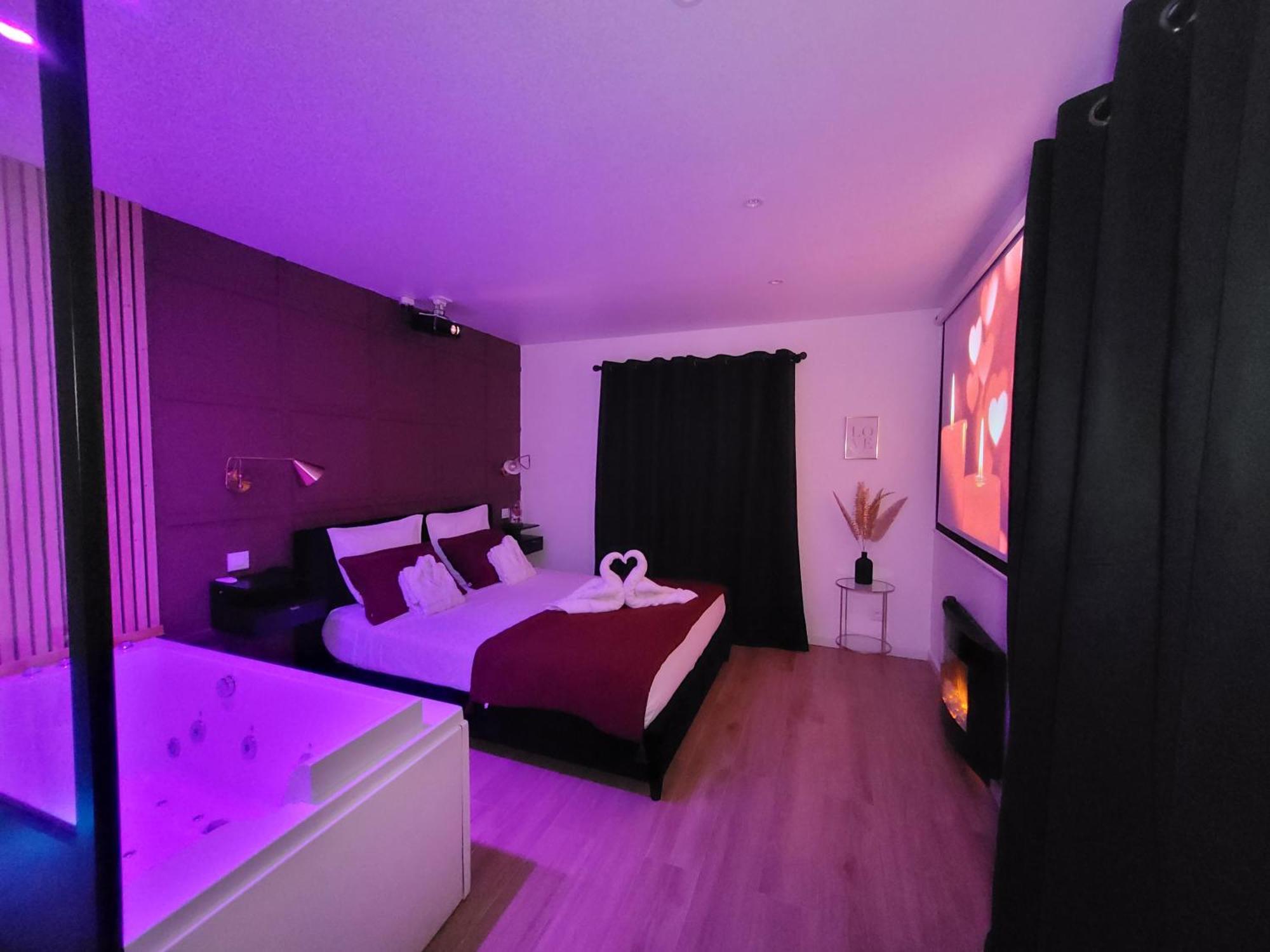 Nuit D'Evasion Love Room Avec Baignoire Balneotherapie تولون المظهر الخارجي الصورة